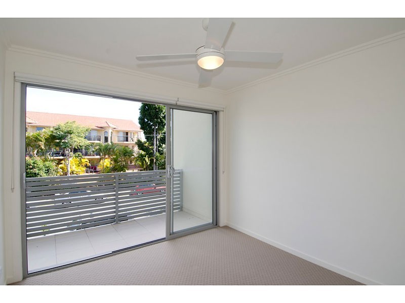 3/3 Parneno Street, Chevron Island QLD 4217