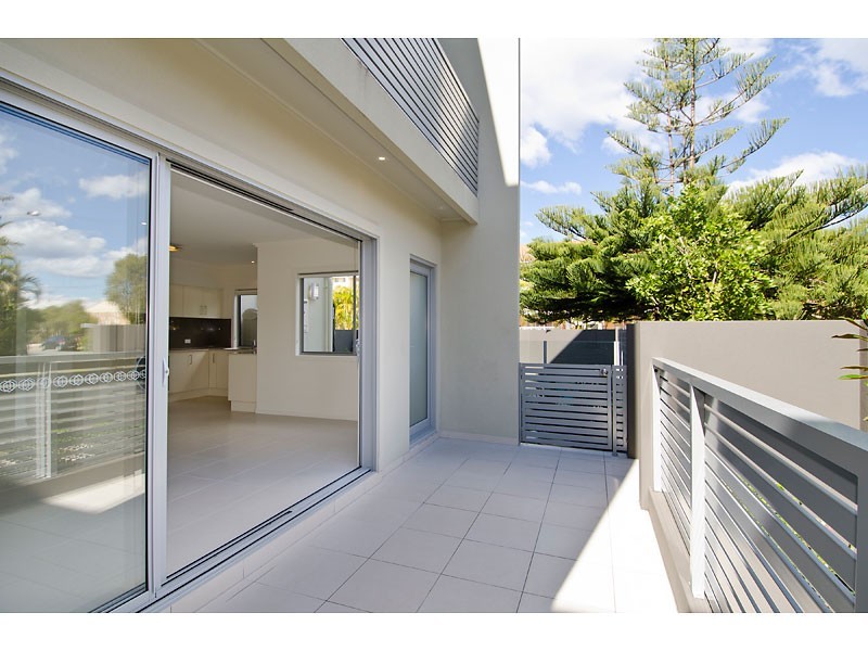 3/3 Parneno Street, Chevron Island QLD 4217