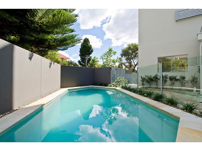 3/3 Parneno Street, Chevron Island QLD 4217