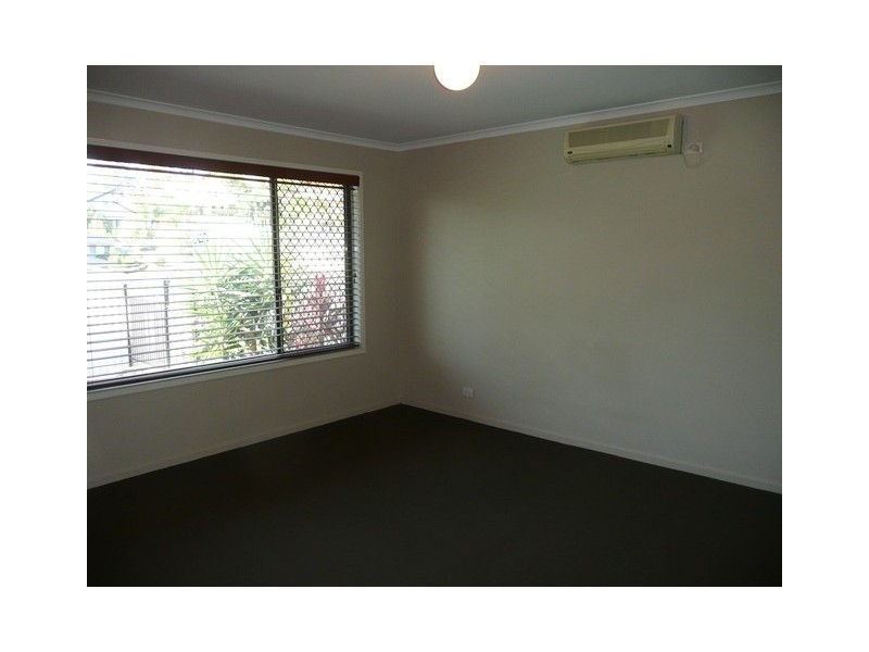 9 Mowla, Ashmore QLD 4214