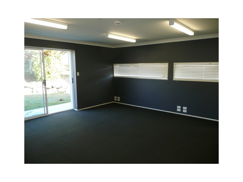 9 Mowla, Ashmore QLD 4214