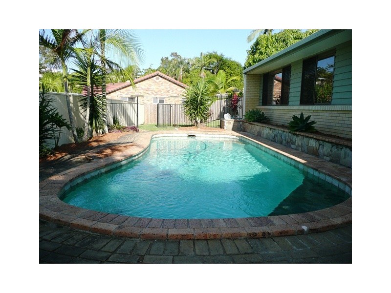9 Mowla, Ashmore QLD 4214