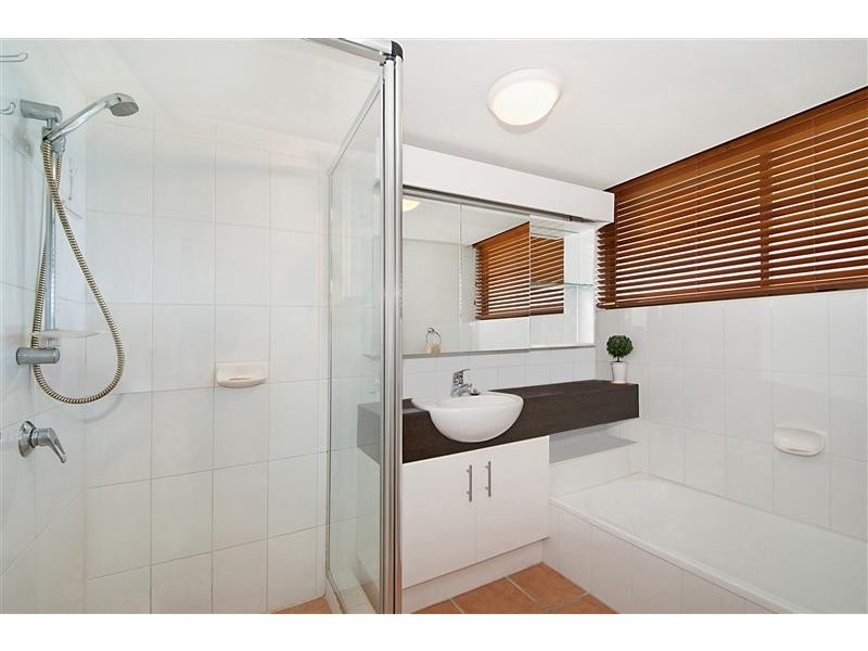 Unit 11 Kings Row South, 18 Commodore Drive, Paradise Waters QLD 4217