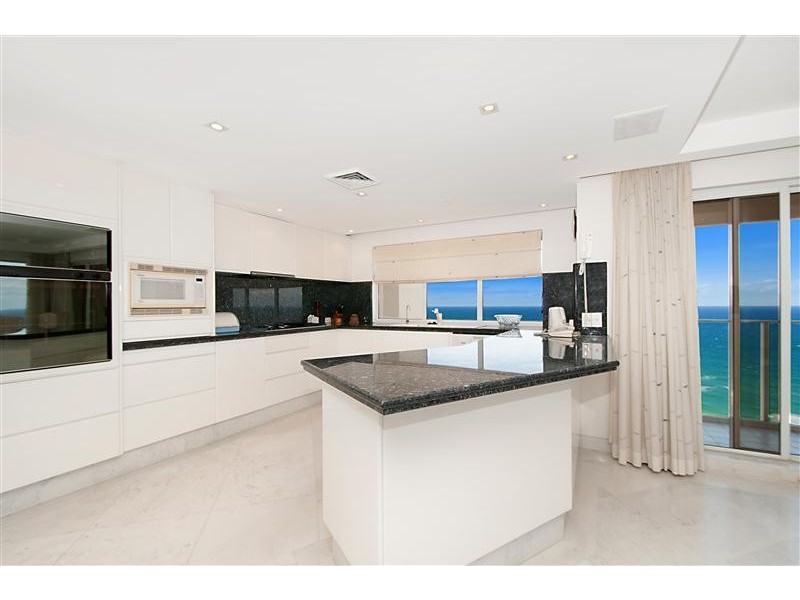 Unit 180 Atlantis East, 2 Admiralty Drive, Paradise Waters QLD 4217