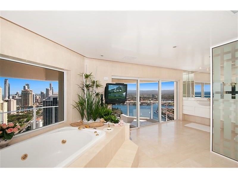 Unit 180 Atlantis East, 2 Admiralty Drive, Paradise Waters QLD 4217