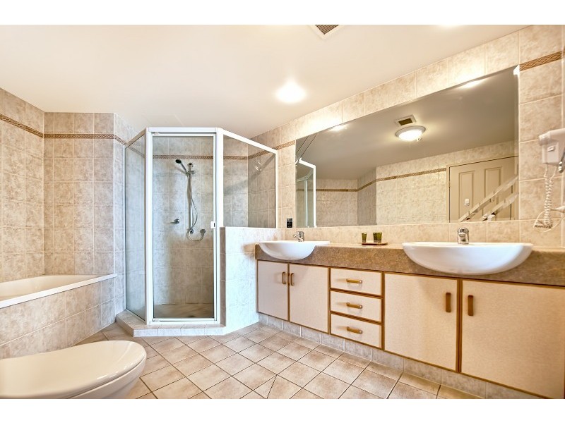 Unit 2505 Sun City, 3400 Gold Coast Hwy, Surfers Paradise QLD 4217