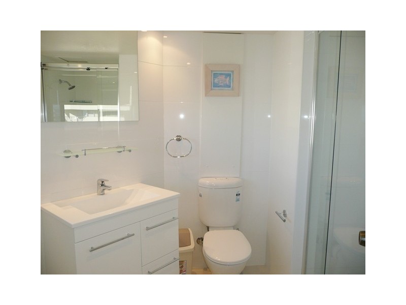 5 Enderley, Surfers Paradise QLD 4217