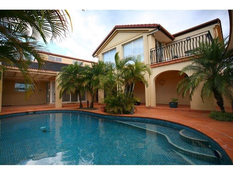 9 Yunga, Broadbeach Waters QLD 4218