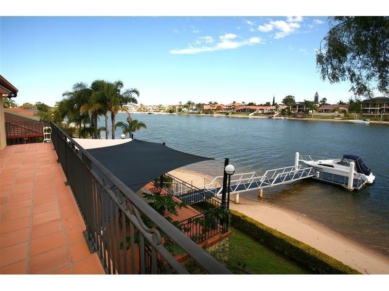 9 Yunga, Broadbeach Waters QLD 4218