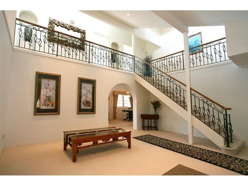 9 Yunga, Broadbeach Waters QLD 4218