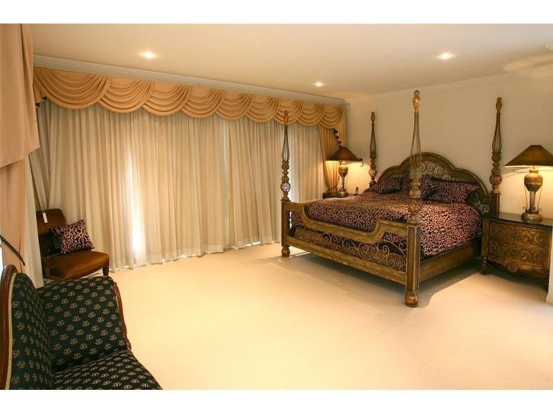 9 Yunga, Broadbeach Waters QLD 4218