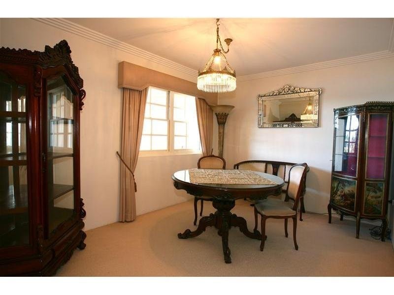 9 Yunga, Broadbeach Waters QLD 4218