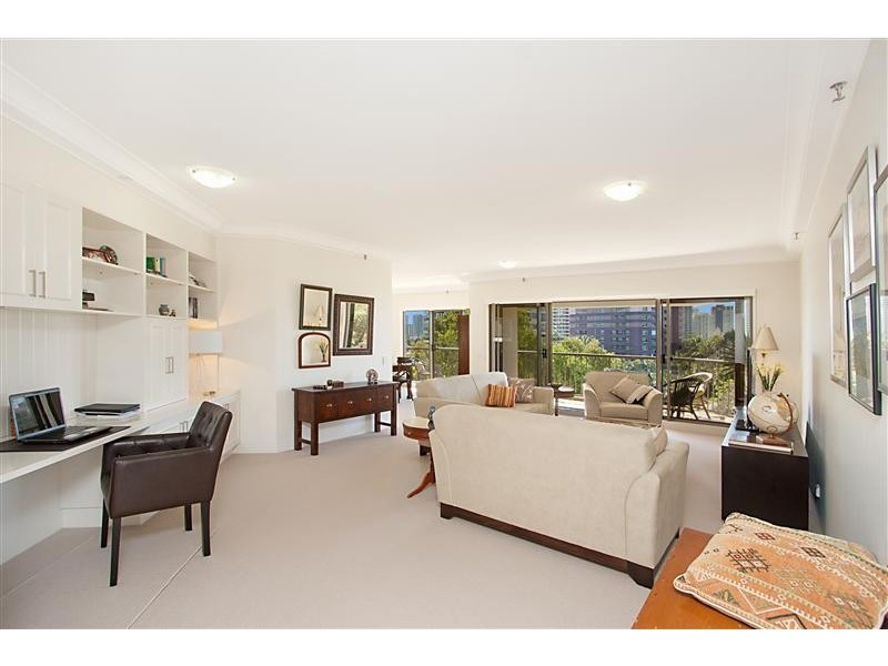 Unit 18 Atlantis West, 2 Admiralty Drive, Paradise Waters QLD 4217