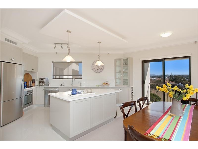 Unit 18 Atlantis West, 2 Admiralty Drive, Paradise Waters QLD 4217