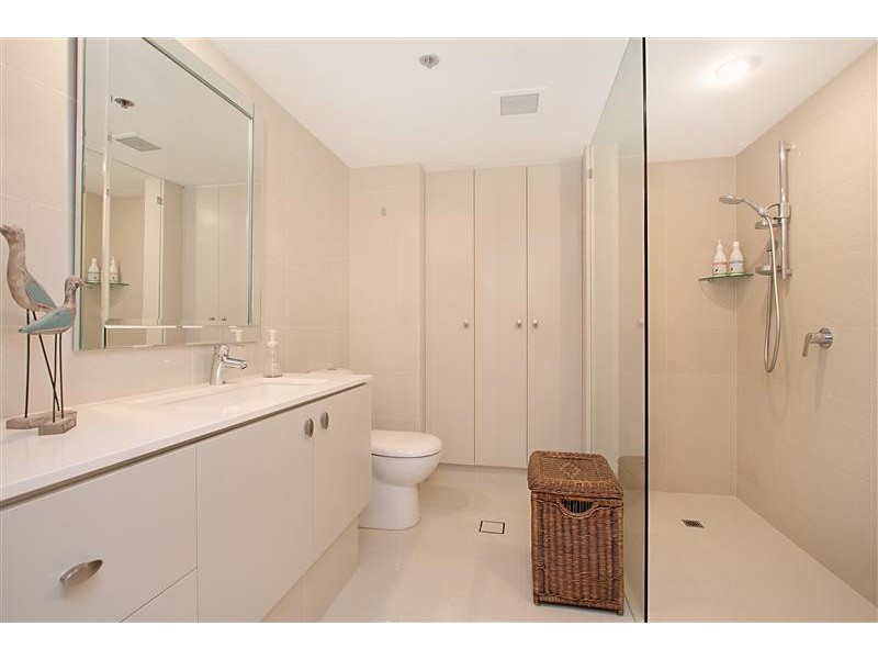 Unit 18 Atlantis West, 2 Admiralty Drive, Paradise Waters QLD 4217