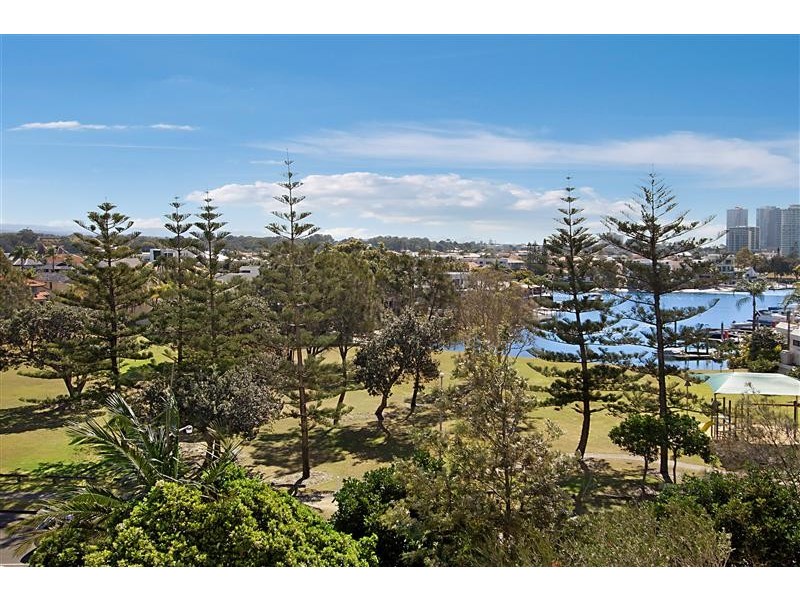 Unit 18 Atlantis West, 2 Admiralty Drive, Paradise Waters QLD 4217