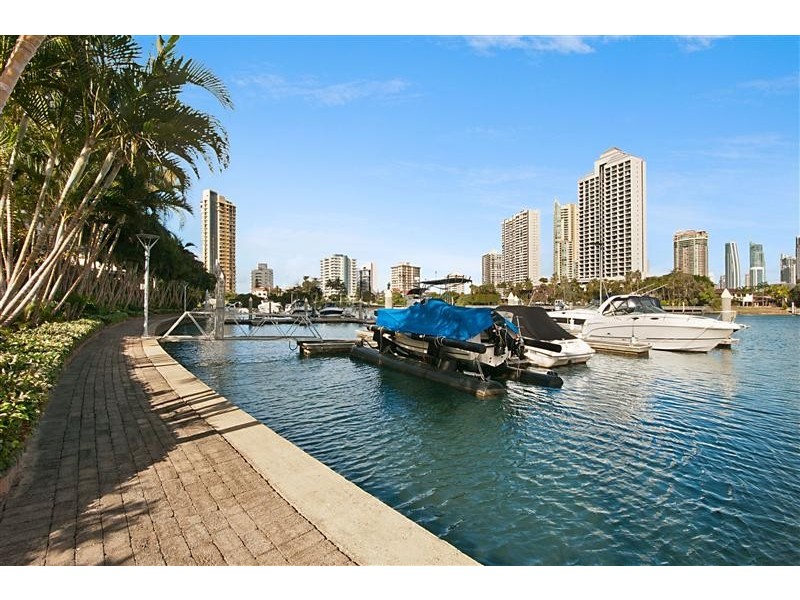 Unit 18 Atlantis West, 2 Admiralty Drive, Paradise Waters QLD 4217
