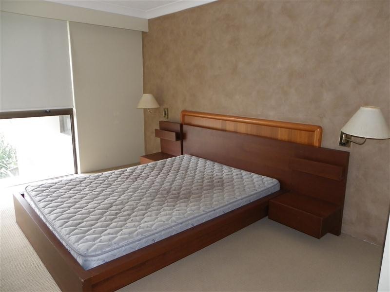 Unit 304 Longbeach, 28 Northcliffe Terrace, Surfers Paradise QLD 4217