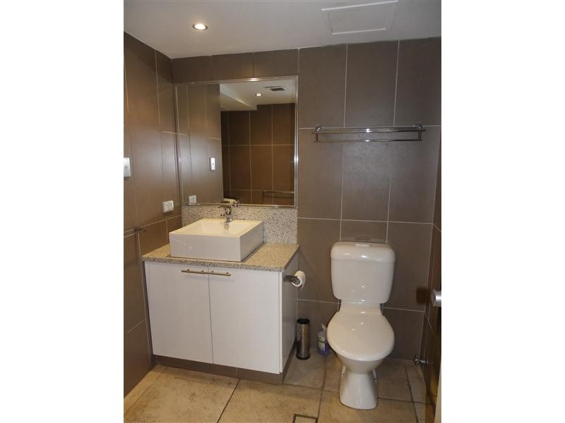 Unit 304 Longbeach, 28 Northcliffe Terrace, Surfers Paradise QLD 4217