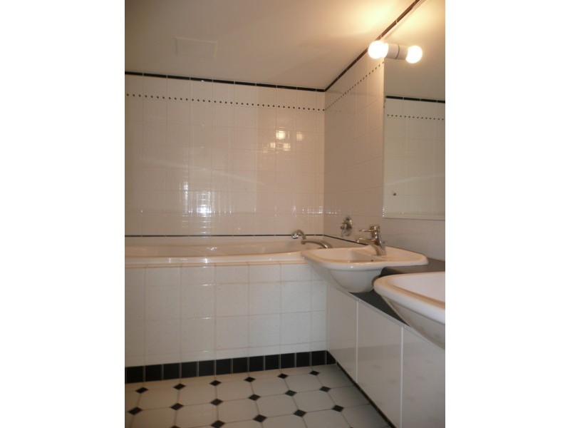 Unit 22 Grand Mariner, 12 Commodore Drive, Paradise Waters QLD 4217