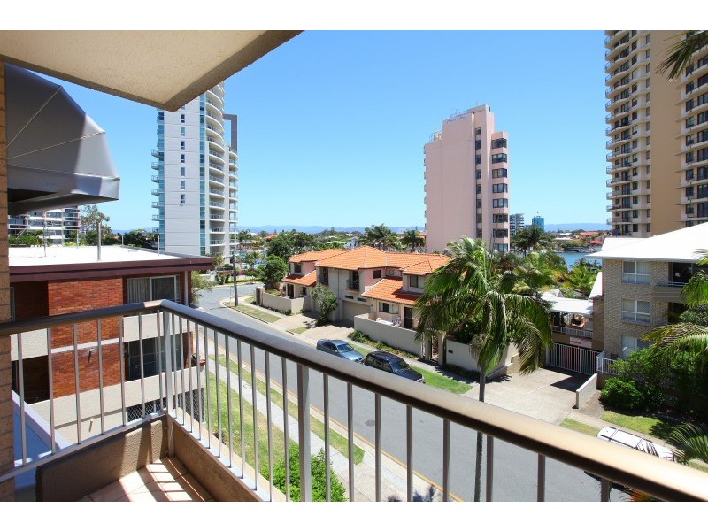 Unit 301 Oak Lodge, 3 Oak Avenue, Surfers Paradise QLD 4217
