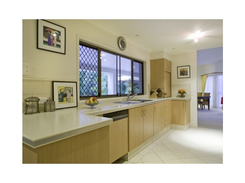 2 Buccaneer Court, Paradise Waters QLD 4217