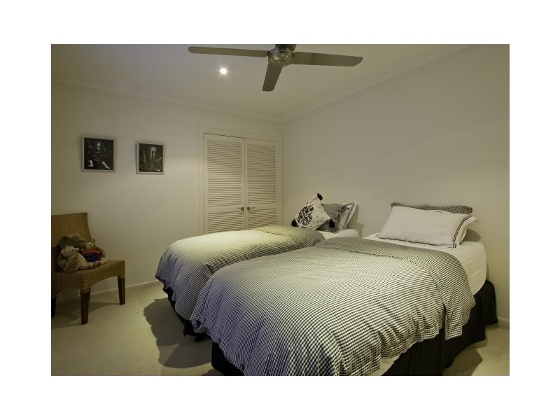 2 Buccaneer Court, Paradise Waters QLD 4217