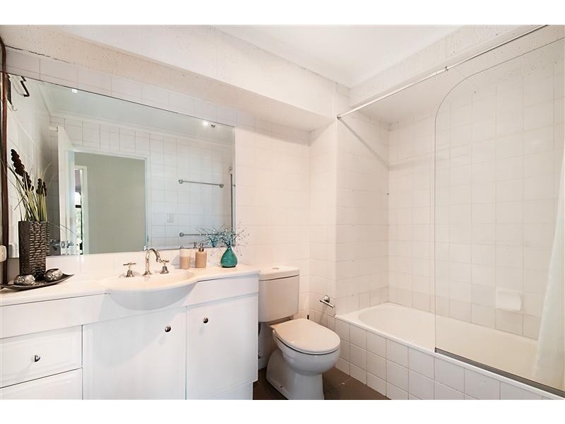 33 Thornton Street, Surfers Paradise QLD 4217