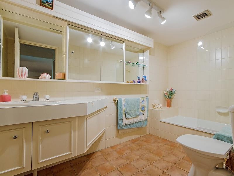 Unit 25 Kings Row South, 18 Commodore Drive, Paradise Waters QLD 4217