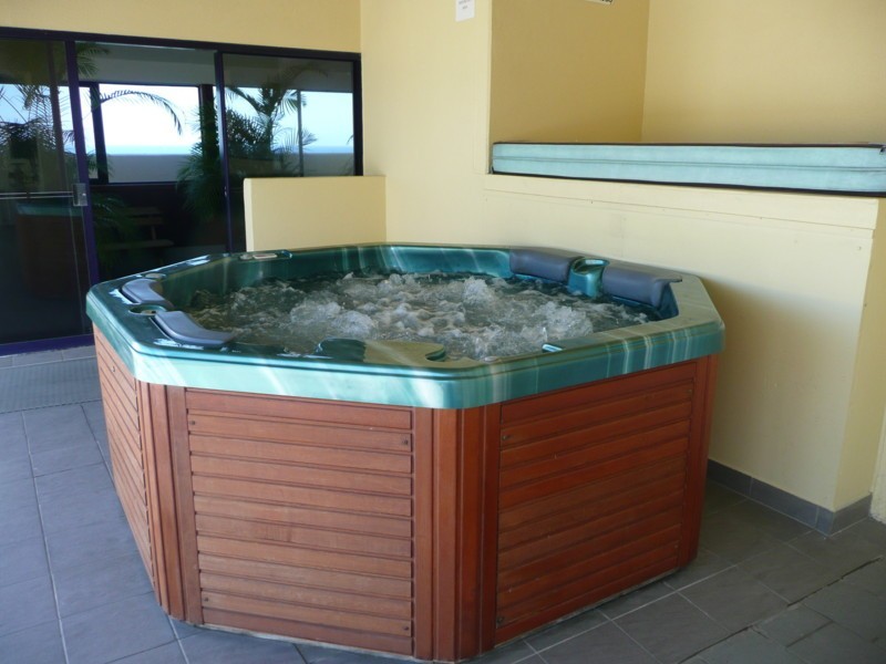 Unit 403 Surf Regency, 9 Laycock Street, Surfers Paradise QLD 4217