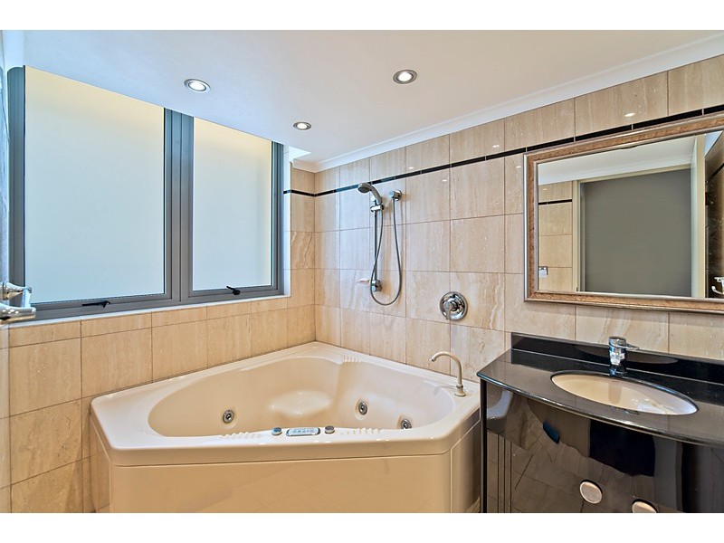 Unit 5 Berkeley on the Beach, 25 Northcliffe Terrace, Surfers Paradise QLD 4217