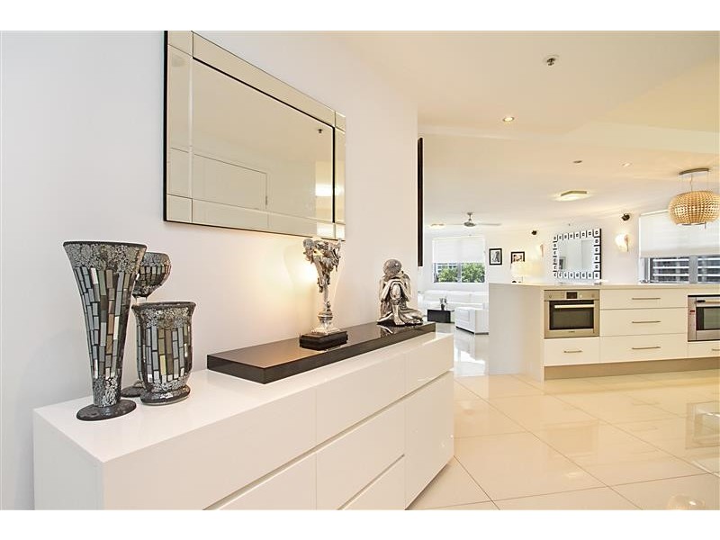Unit 19 Grand Mariner, 12 Commodore Drive, Paradise Waters QLD 4217