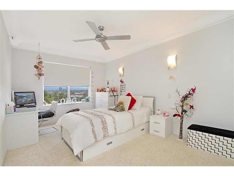 Unit 19 Grand Mariner, 12 Commodore Drive, Paradise Waters QLD 4217
