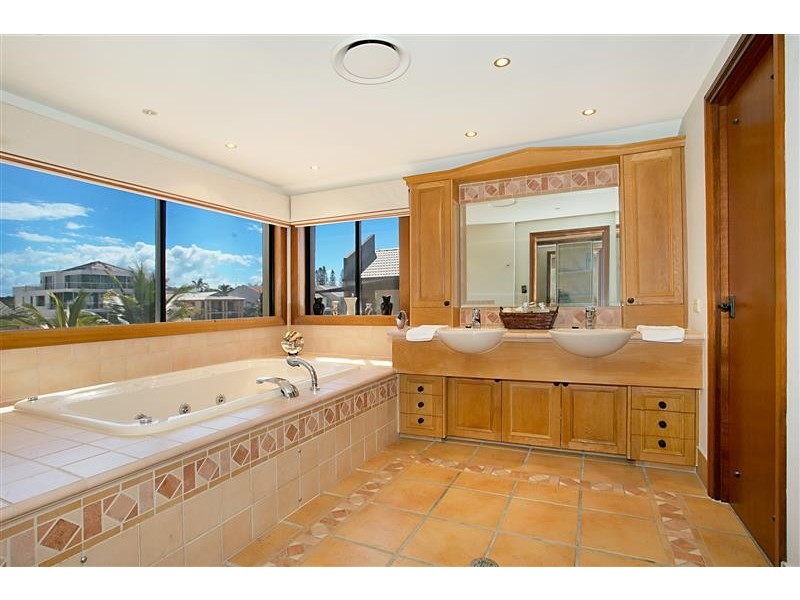 34 Norseman Court, Paradise Waters QLD 4217