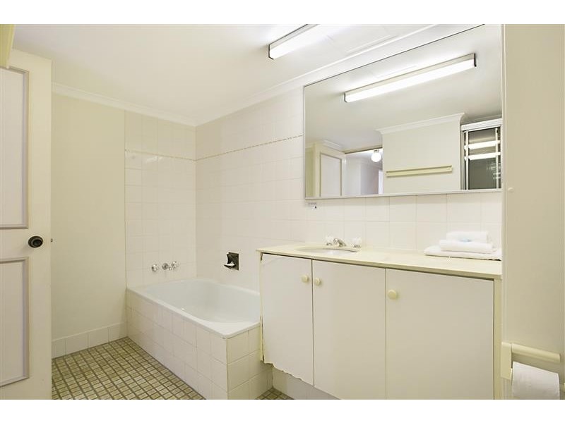 Unit 41 Silverton, 2940 Gold Coast Hwy, Surfers Paradise QLD 4217