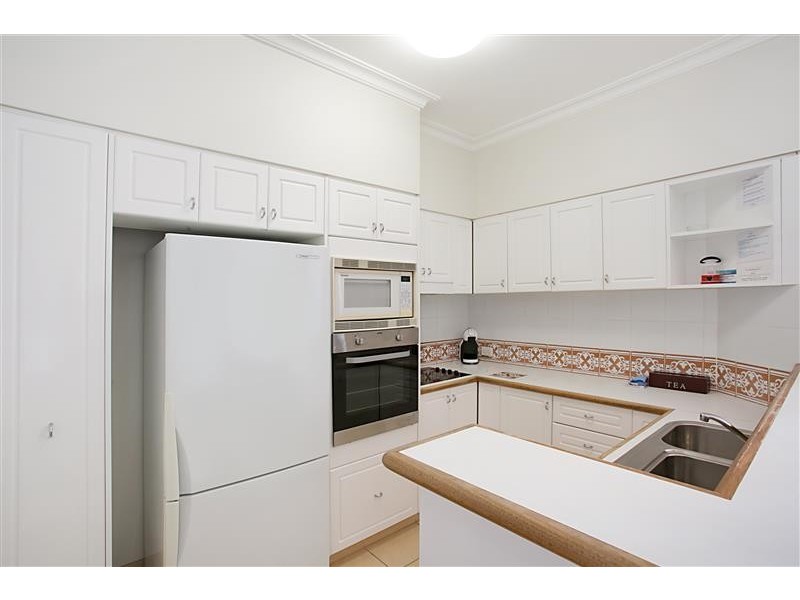 Unit 18 Villas De La Mer, 6 Northcliffe Terrace, Surfers Paradise QLD 4217