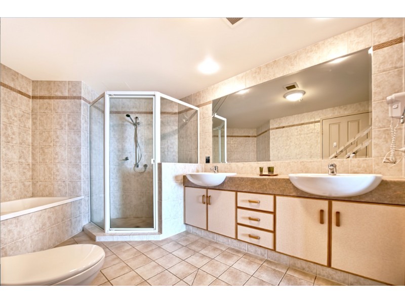 Unit 2204 Sun City Resort, 3400 Gold Coast Hwy, Surfers Paradise QLD 4217