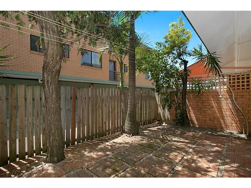 Unit 8 North Lodge, 21 North Street, Southport QLD 4215