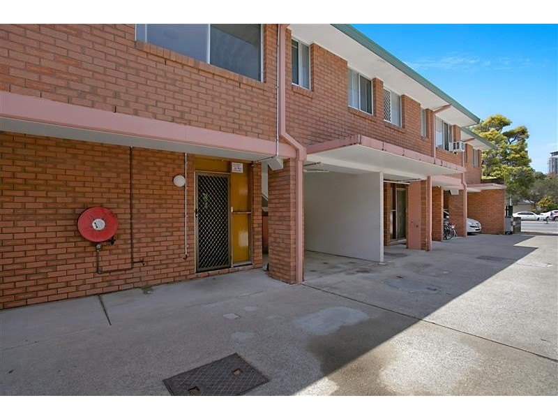 Unit 8 North Lodge, 21 North Street, Southport QLD 4215