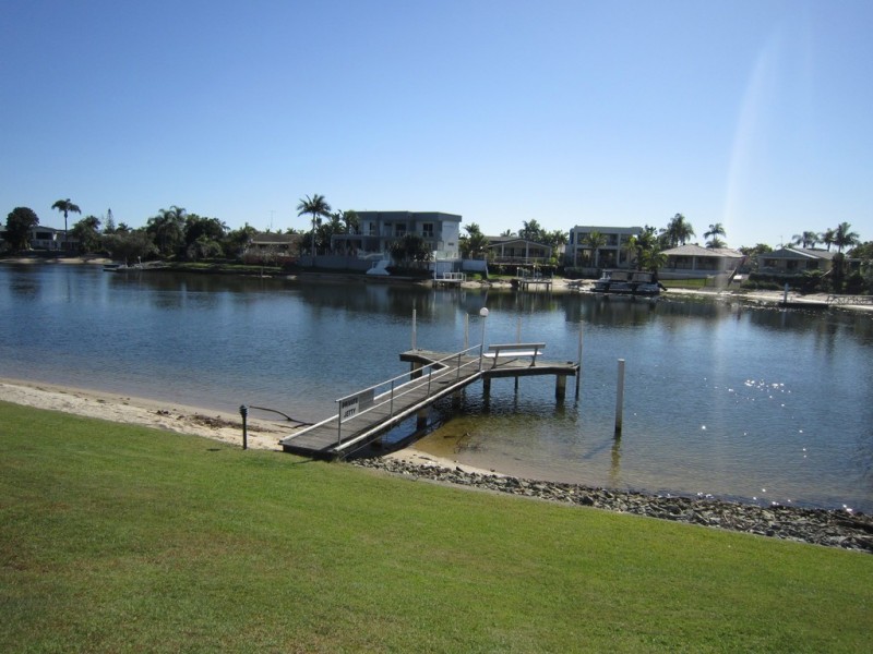 33-39 Hooker Blv, Broadbeach QLD 4218
