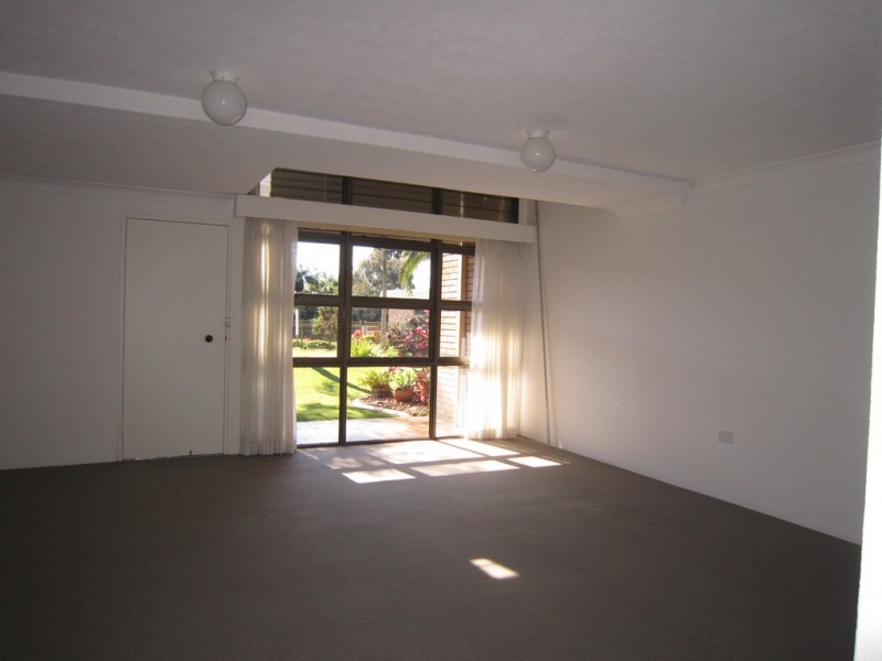 33-39 Hooker Blv, Broadbeach QLD 4218