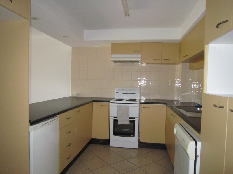 33-39 Hooker Blv, Broadbeach QLD 4218