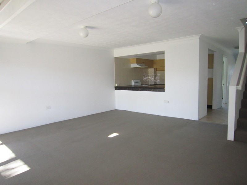 33-39 Hooker Blv, Broadbeach QLD 4218