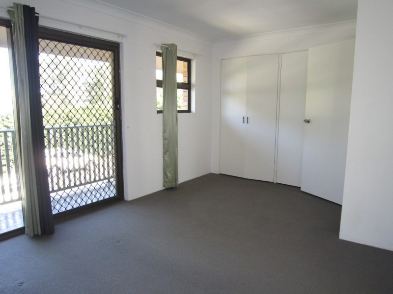 33-39 Hooker Blv, Broadbeach QLD 4218
