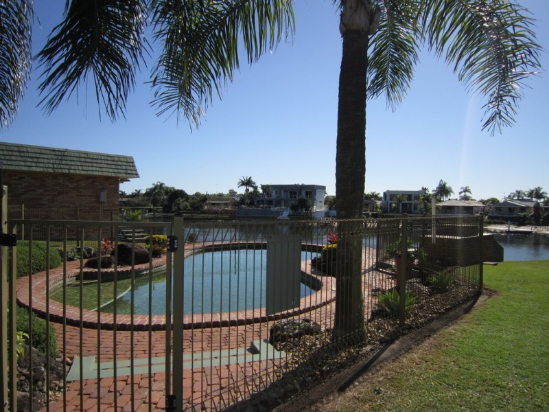 33-39 Hooker Blv, Broadbeach QLD 4218