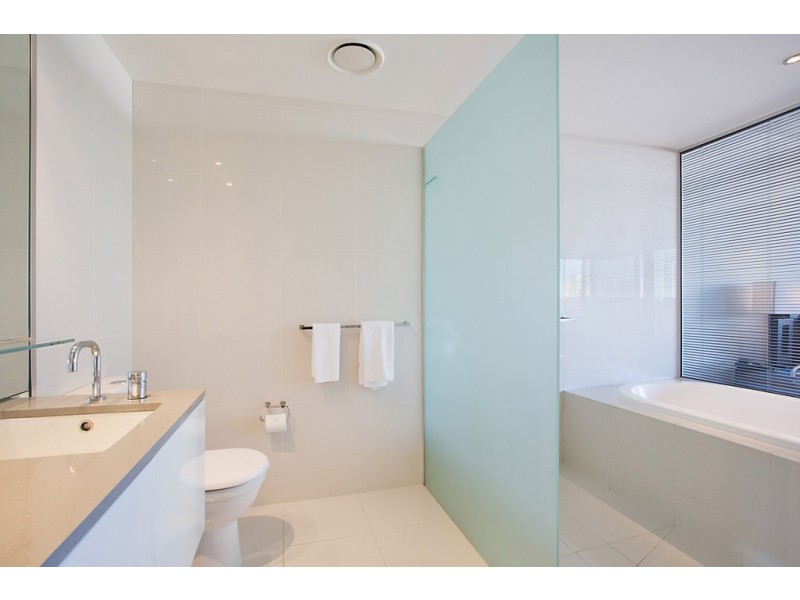 9 Ferny Ave, Surfers Paradise QLD 4217