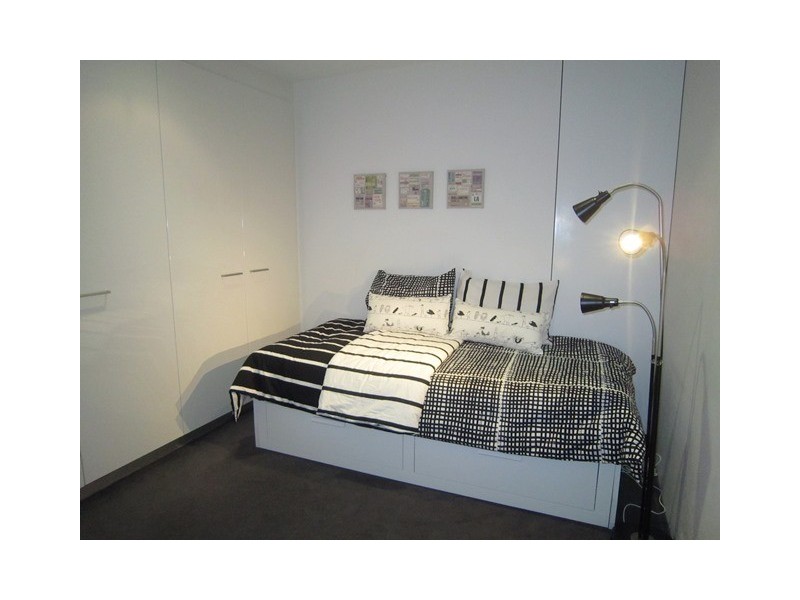 9 Ferny Ave, Surfers Paradise QLD 4217