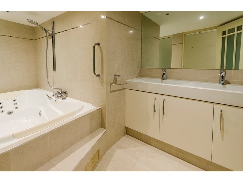 44L/5 Clifford Street, Surfers Paradise QLD 4217