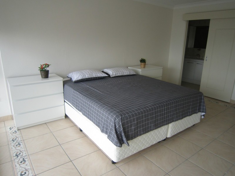 2 Riverview Parade, Surfers Paradise QLD 4217