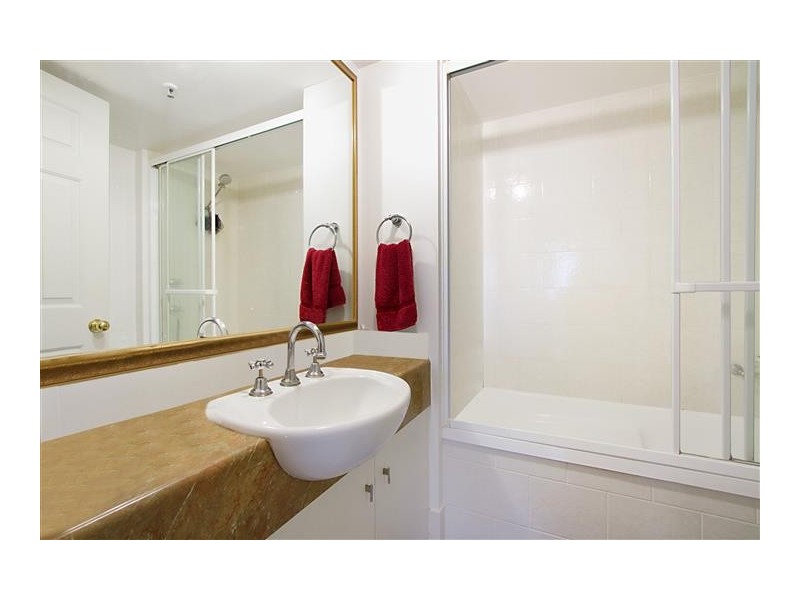 1064/2633 Gold Coast Highway, Broadbeach QLD 4218